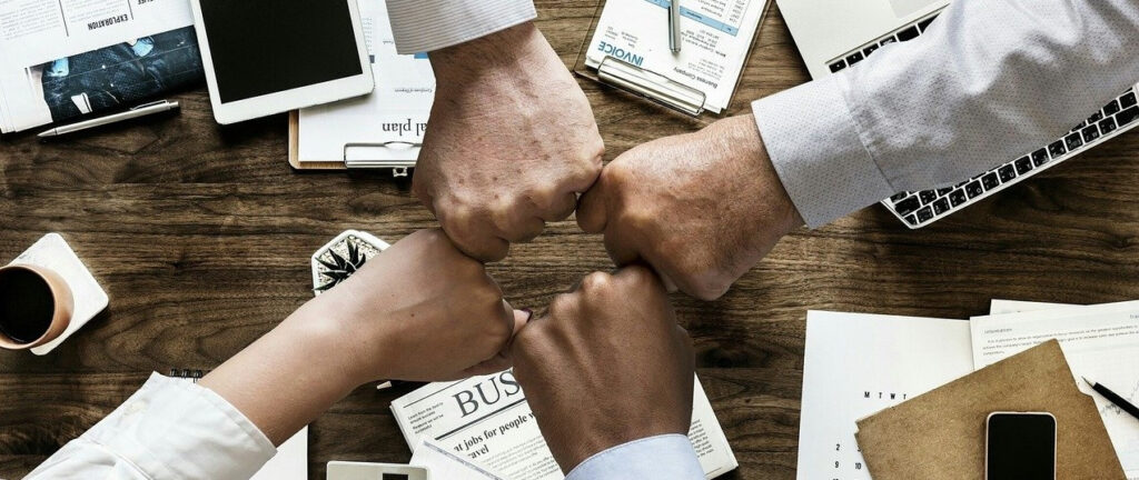 como establecer relaciones laborales saludables