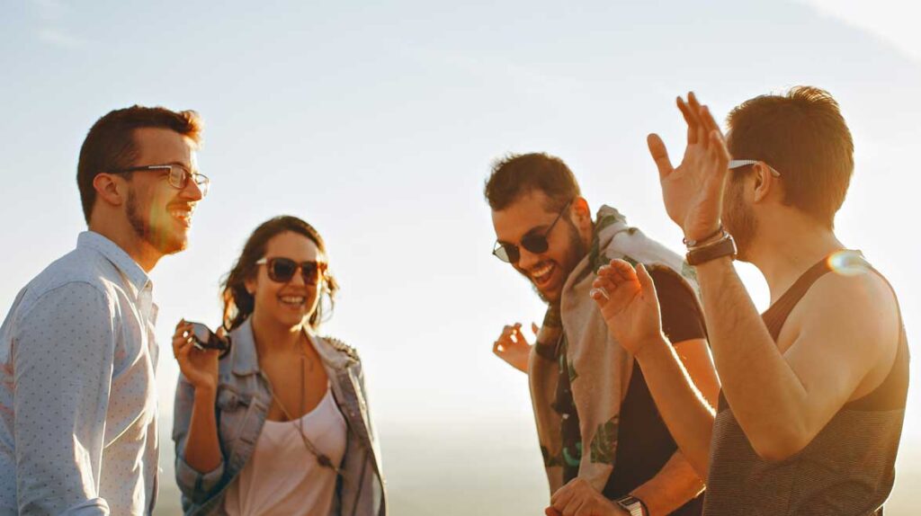 como fomentar relaciones influyentes en grupos sociales