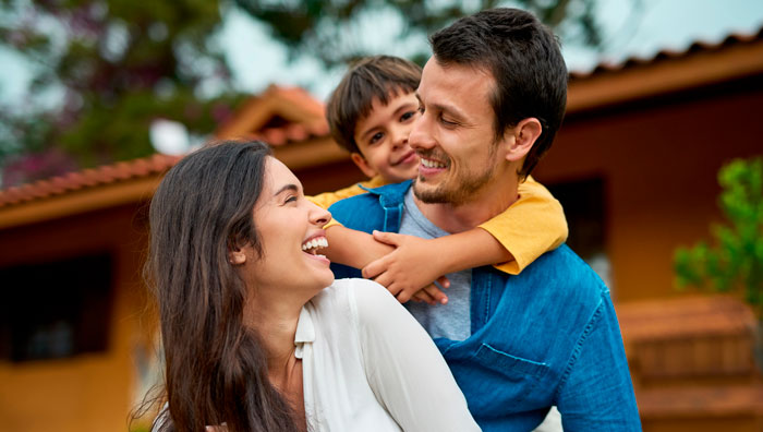 como influye la familia en las relaciones de pareja