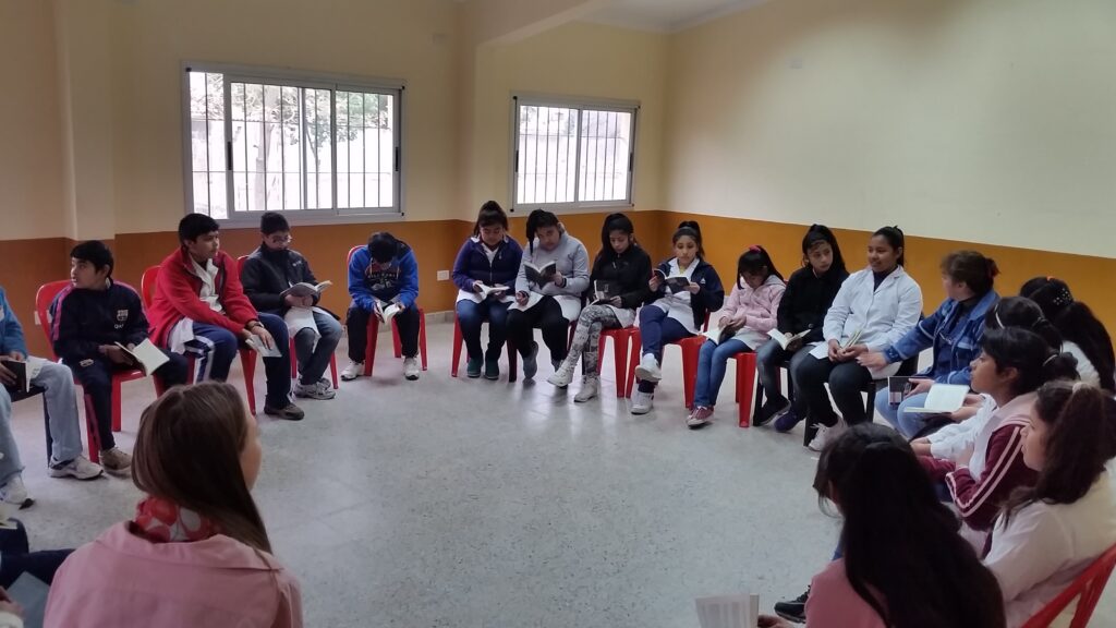 el dialogo en la construccion de comunidades literarias