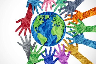 el impacto cultural del refuerzo en distintas sociedades