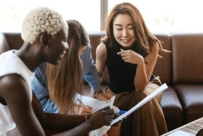 el impacto de la influencia positiva en la sociedad