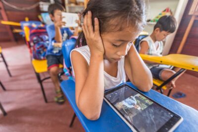 influencia de factores sociales y tecnologicos en la educacion actual