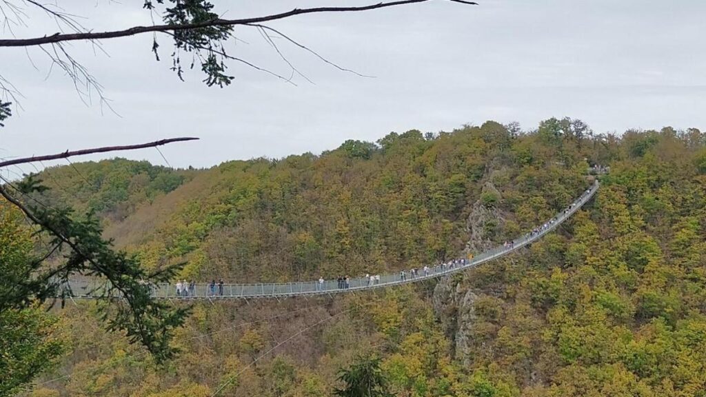 puente geierlay 360 metros de vertigo en alemania