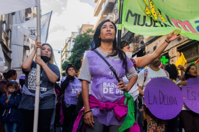 luchas femeninas en tiempos de crisis resistencia y fortaleza