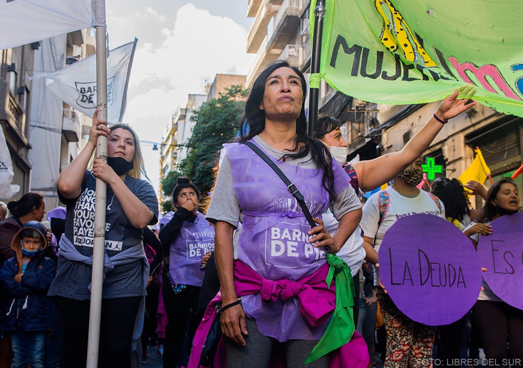 luchas femeninas en tiempos de crisis resistencia y fortaleza
