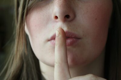 que es el conspiracion de silencio sobre el genero