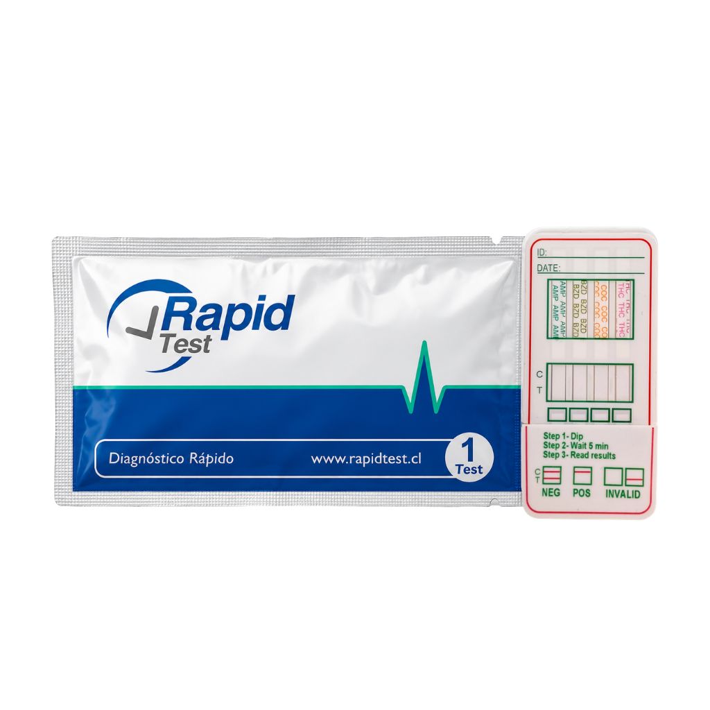 Cassette de test multi 4 drogas con ketamina en orina de la marca Rapid Test sobre superficie clínica